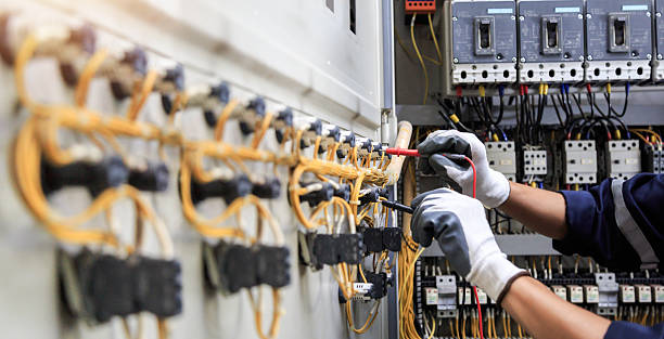 Professional Electrician technician working in Howey-in-the-Hills, FL
